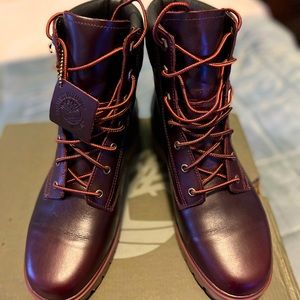 Beautiful Ladies Timberland Jayne boot in Burgundy